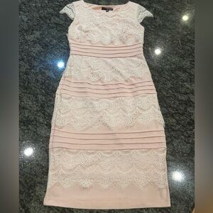 💗Gorgeous Sangria size 2 dress in blush pink with cream lace. Stunning!